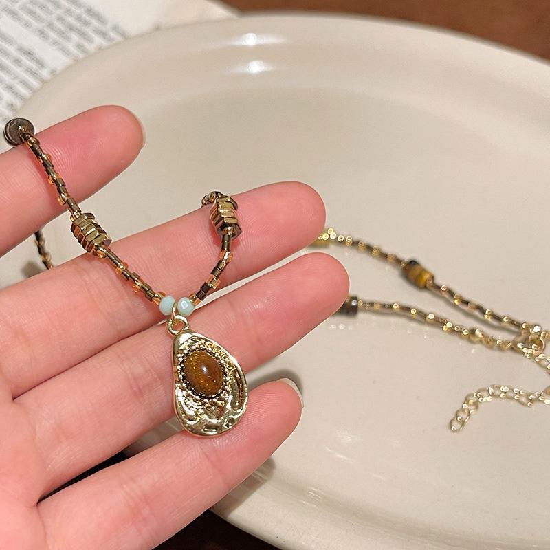 Ожерелье Maillard Retro с камнем тигровый глаз — стильная, универсальная и элегантная цепочка на ключицу для женщин