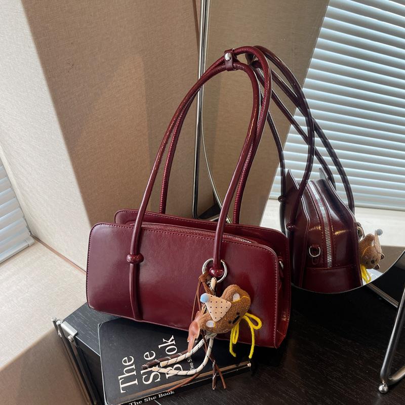 Ретро сумка женская большой вместимости 2025 новая осень и зима универсальная на плечо подмышку сумка повседневная текстура деловая сумка-подушка