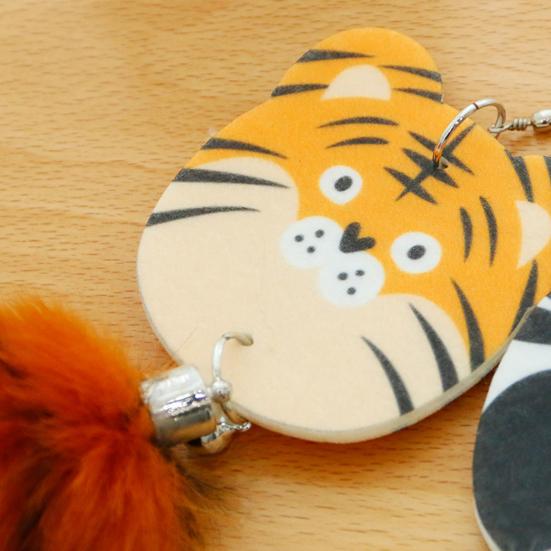 Удочка-дразнилка для кошек, дизайн с плюшевым хвостом, очаровательный внешний вид, мультяшная форма, эргономичная ручка, удобная