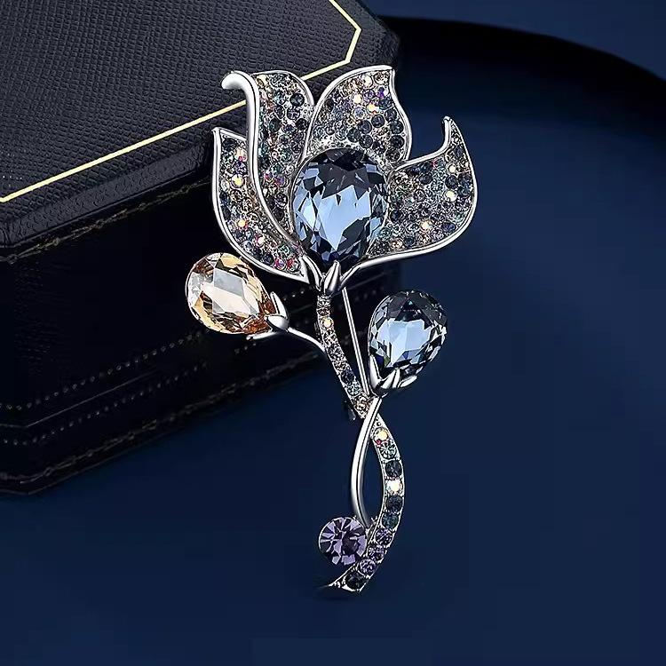 Temperament Calla Lily Brooch High-End Feminine Delicate Crystal Corsage Niche Design Sense Pin Trendy Suit Accessories