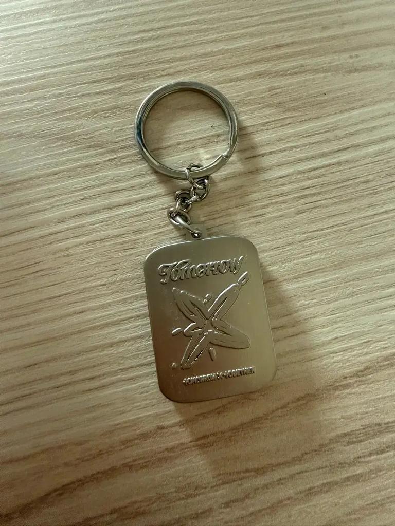 TOMORROW X TOGETHER Tsubatou Showcase Reverse-Design Keyring Used