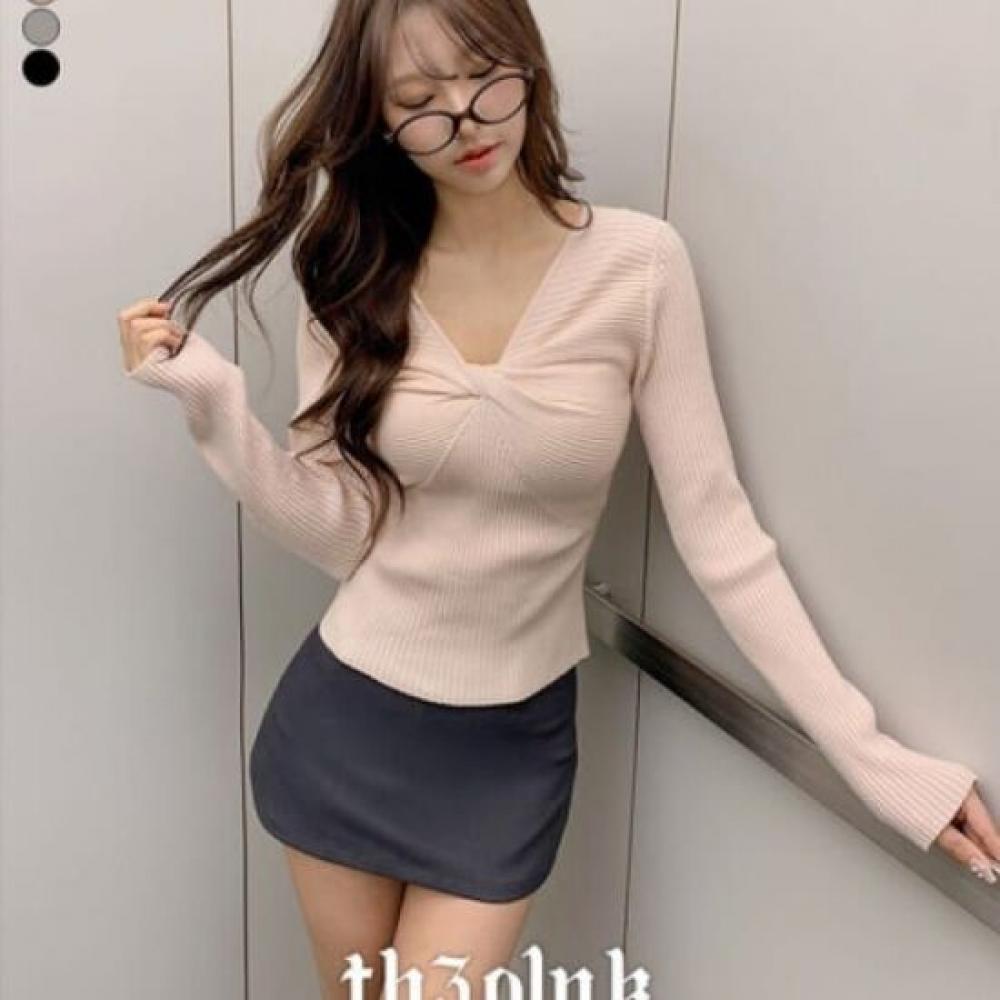 The Pink Slim Fit Twisted Ribbon Ribbed V Neck Knit