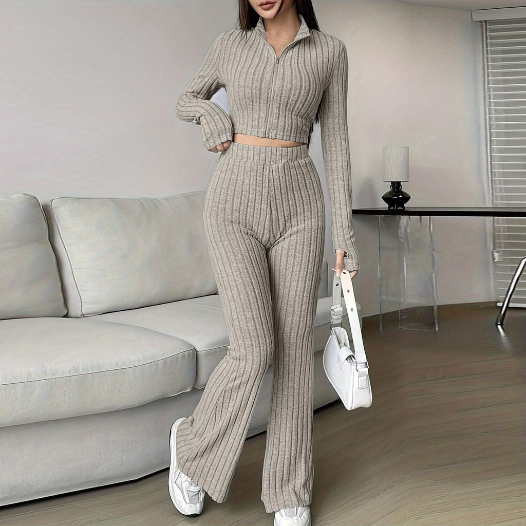 Женский модный однотонный ребристый костюм из двух частей с застежкой-молнией, коротким топом с длинными рукавами и расклешенными брюками с высокой талией