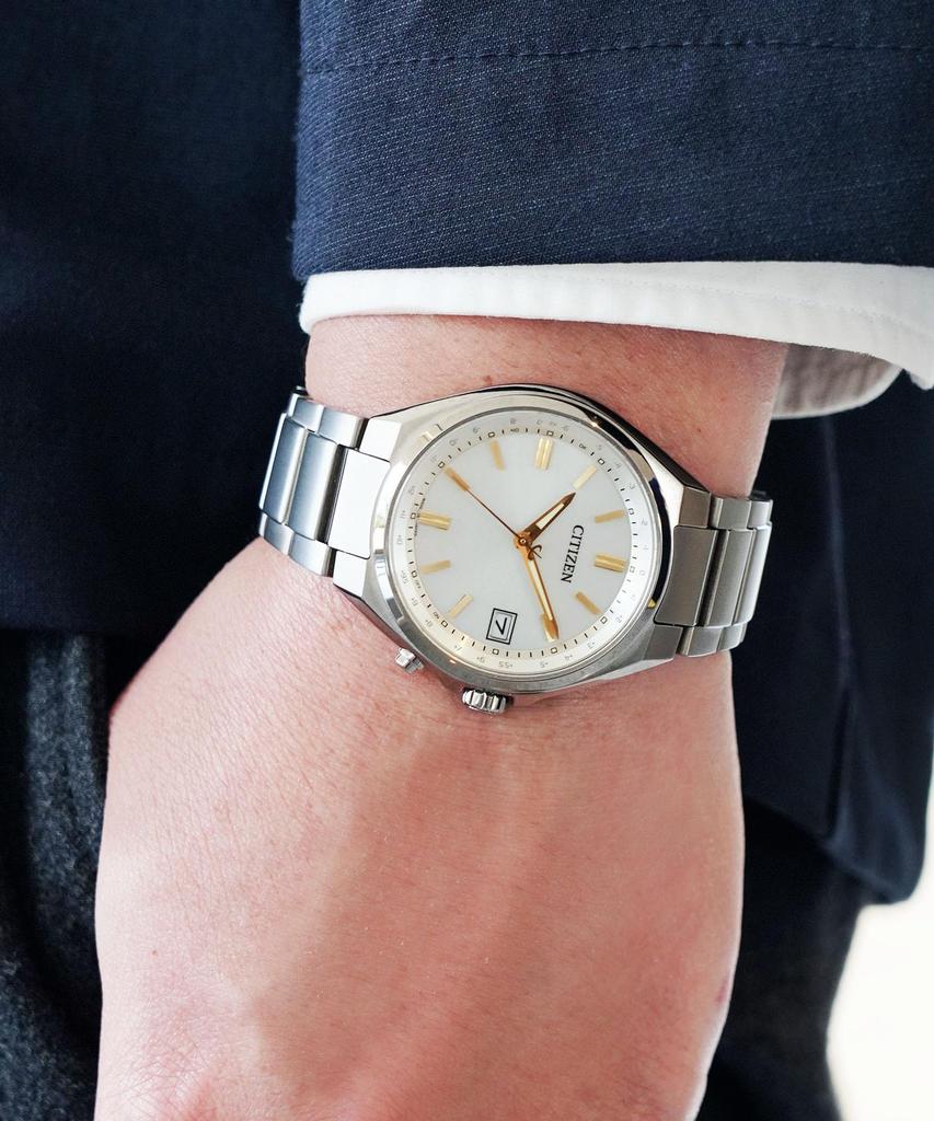 Citizen Коллекция Titanium Eco-Drive Наручные часы CB1160-55A Радиоуправляемые 10 ATM Водонепроницаемые Простые Мужские Серебристо-белые Сделано в Японии