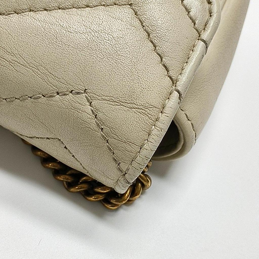 [Pre-Owned] GG Marmont Gold Logo Distressed Quilted Leather Mini Crossbody Bag - Fair #1C6UBM6