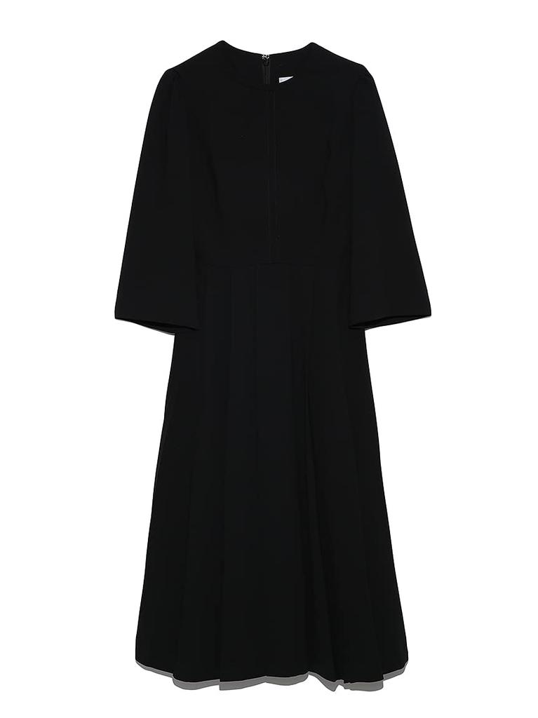 Платье с воротником и плиссировкой