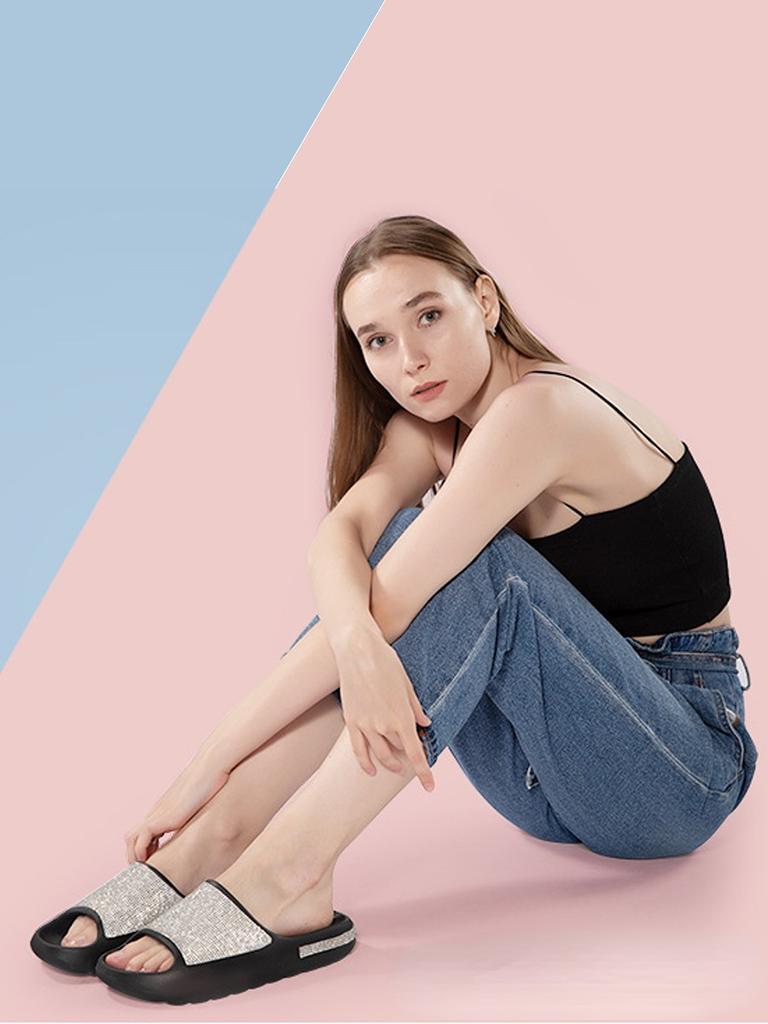 Женские шлепанцы, модные шлепанцы на платформе со стразами, уличные нескользящие пляжные сандалии, новинка 2023 года, летние женские тапочки