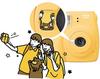 Фотоаппарат FUJIFILM Instax Mini8 Plus с объективом и оригинальным плечевым ремнем Honey Можно снимать с помощью INS MINI 8PLUS HONEY крупным планом 60 см,