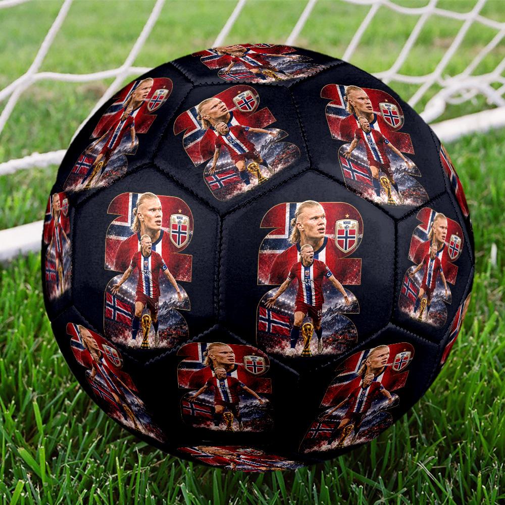 Football Player Snowy Scene Soccer Ball Size 5 Football Machine-Stitched Indoor/Outdoor Training and Matches for Football Accessories