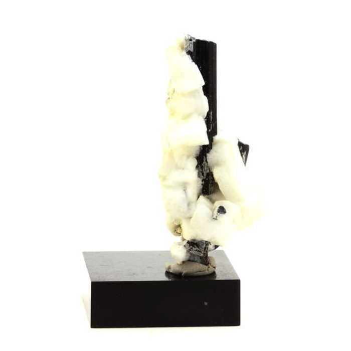 Pierres et Minéraux. Tourmaline Schorl. 81.0 ct. Shigar Valley, Skardu District, Pakistan.