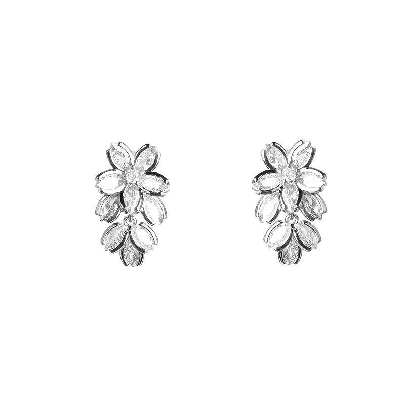 Серьги-цветы из серебра 925 пробы с цирконием: Универсальный, роскошный, высококачественный аксессуар для женщин.