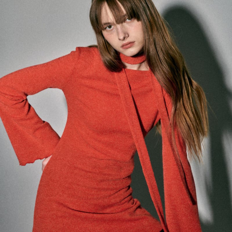 QUAFE ТРИКОТАЖНОЕ ПЛАТЬЕ И КОМПЛЕКТ ШАРФА_КРАСНО-ОРАНЖЕВЫЙ