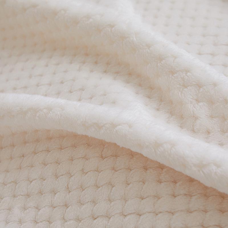 Thickened Ipil Coral Fleece Flannel Blanket for Napping and Air Conditioning