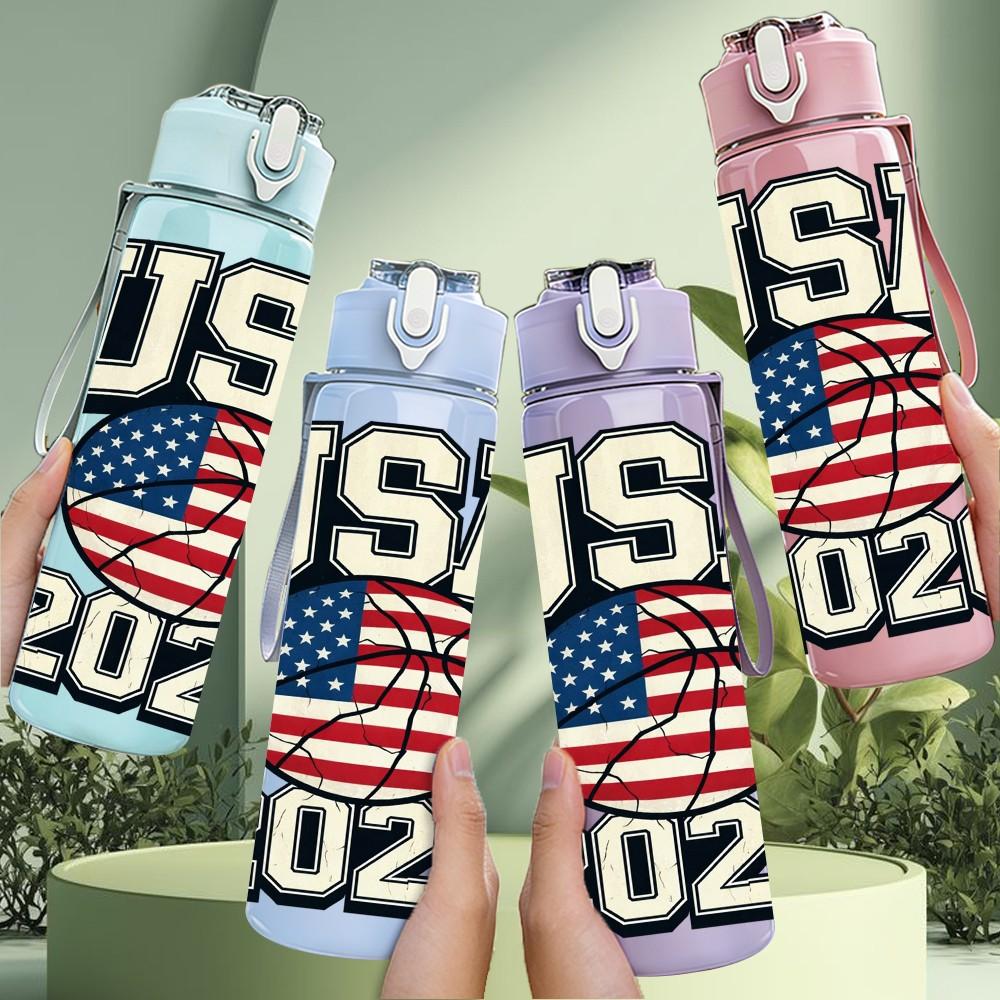 1PC USA 2026 Flag Badge Art Print 750ml Color Plastic Sports Water Bottle Leakproof Flip Straw Lid Suitable for Sports Office Home Use