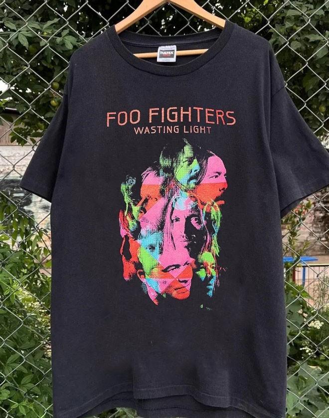 Foo Fighters Dave Grohl Wasting Light vtg black shirt QT7439