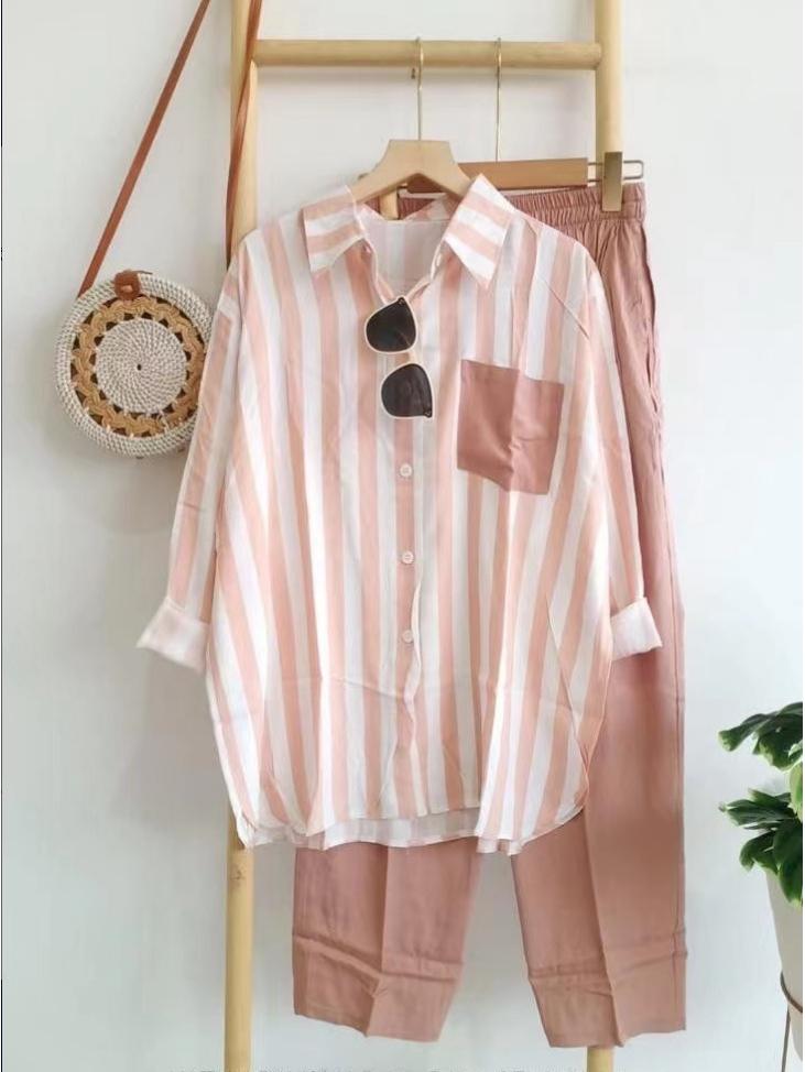 Летний полосатый повседневный женский комплект 2023: Свободный, Стройнящий, Удобный Модный.