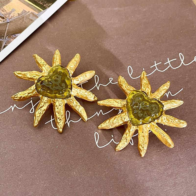 Классические серьги среднего размера для женщин и девочек с эмалью и цветком, серьги-клипсы, винтажные элегантные женские вечерние аксессуары для банкетов высокого класса, ювелирные изделия