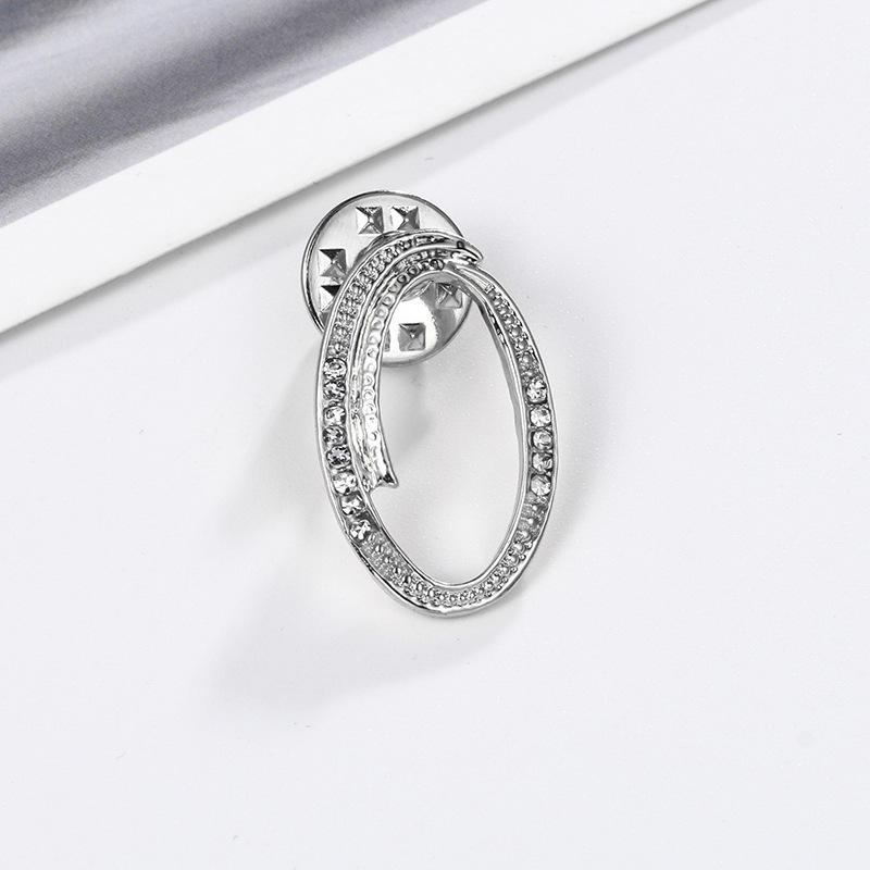 High-Precision Electroplated Vintage Alloy Brooch with Rhinestones