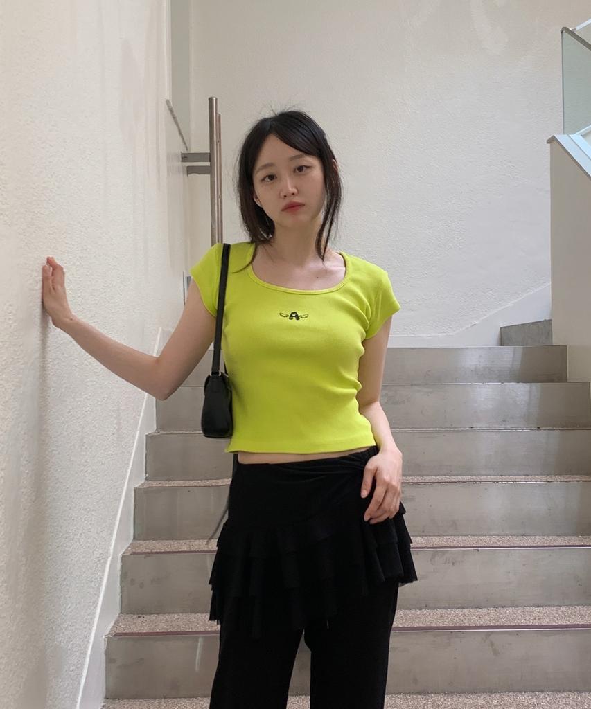 AWESOME STUDIO Pigment Square Neck T-Shirt Yellow Green