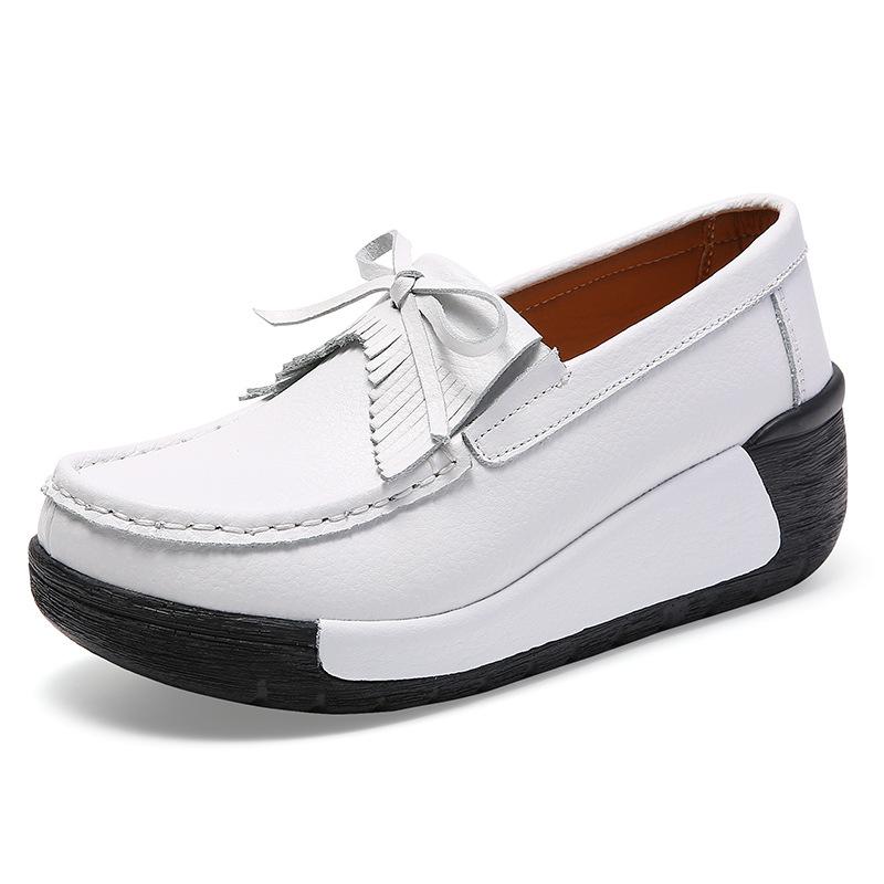 Модная спортивная обувь. Новые туфли-бини с бахромой. Женские кожаные модные туфли-качалки на платформе. Женские одинарные туфли.