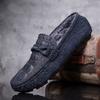 Лоферы с крокодиловым узором, мужские модные туфли без застежек, новые удобные мужские туфли на плоской подошве из натуральной кожи, повседневная мужская обувь, теплые зимние мокасины