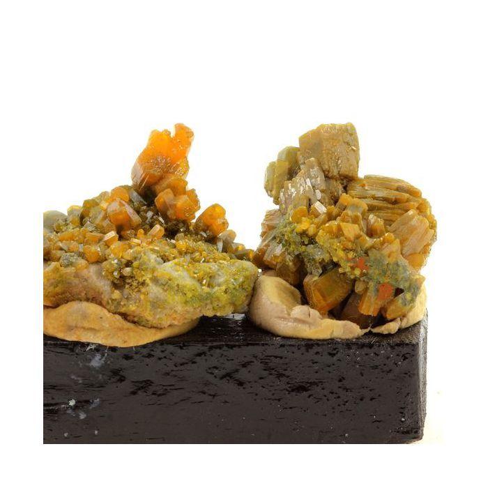 Pierres et Minéraux. Pyromorphite. 186.15 ct. Les Farges mine, Ussel, Corrèze, France.