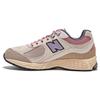 Походная сумка 2002R — бежевые мужские кроссовки Tan Calm-Taupe Raw-Amethyst M2002RWL