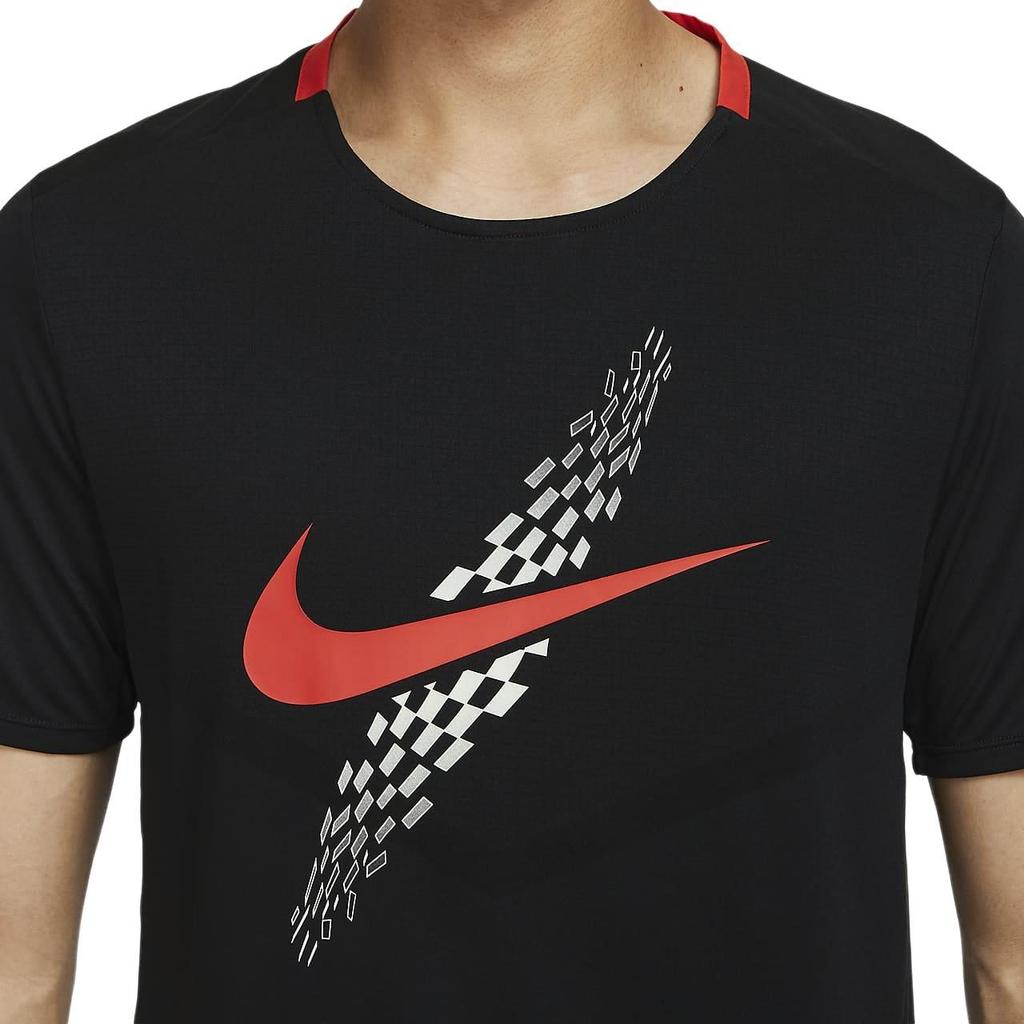 Nike Мужские футболки для бега Черные с круглым вырезом Умеренный прямой крой FB7067-010