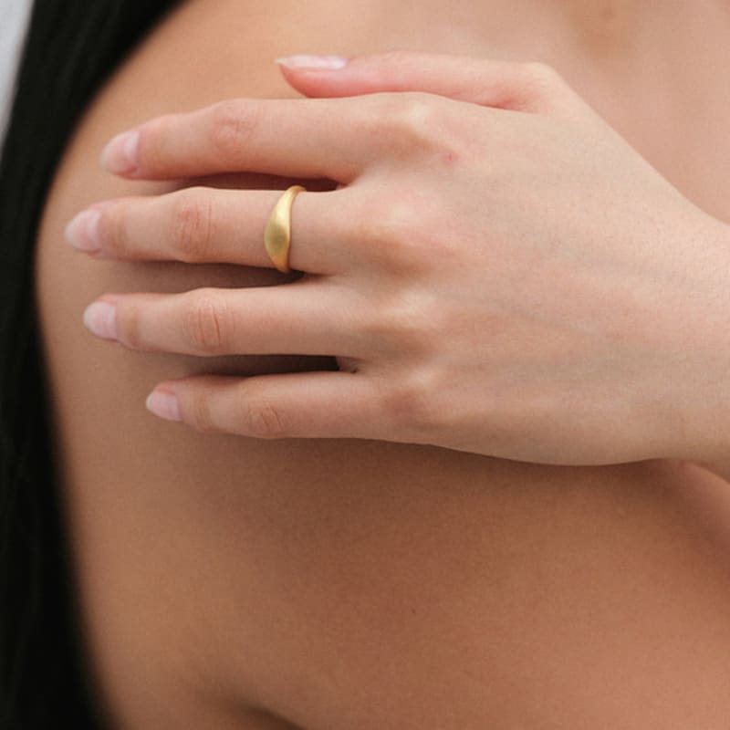Another Layer Little Dome Ring Large - Gold (glossy, matt)