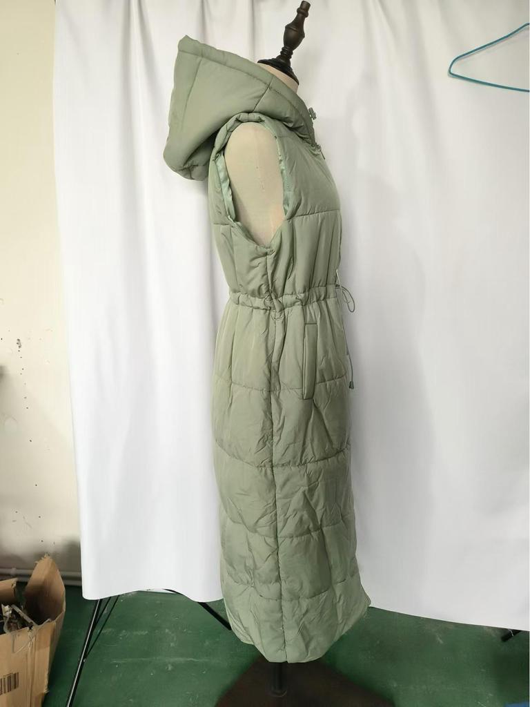 Однотонная хлопковая куртка с капюшоном и жилетом на талии — повседневная однобортная модель без рукавов.