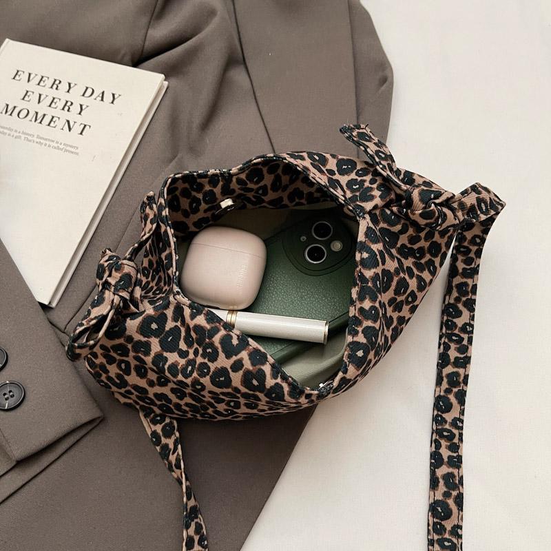 Сумка в форме сердца, женская сумка через плечо с леопардовым принтом, мини-сумка