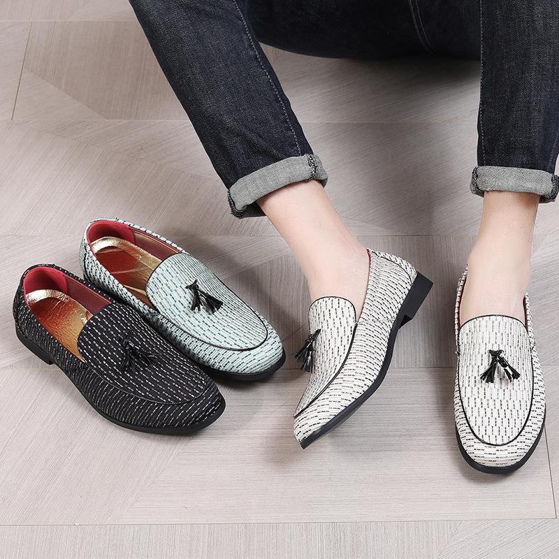 Британская мода Новое поступление Мужские остроносые лоферы с кисточками Повседневная обувь Мужские лоферы Свадебное платье Формальная обувь Zapatos Hombre