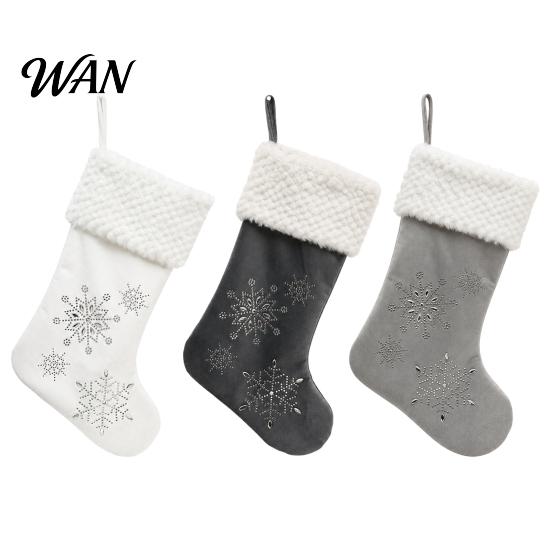 Fashionable Snowflake Pattern Socks Christmas Stockings with Diamond Pattern, Plush White Cuff Decorative Indoor Hanging Decor for Festival Stockings,