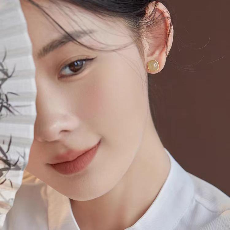 Hetian Jade Imitation Stud Earrings for Women - Nourishing, Retro, Niche Design, 2024 High-End Style