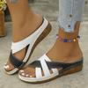 Модные женские шлепанцы на танкетке контрастного цвета Лето 2025 Легкие Нескользящие Пляжные шлепанцы Женские Уличные Комфортные Накидные Повседневные Сандалии