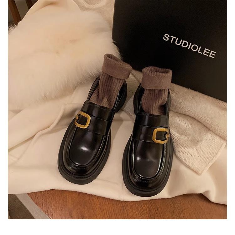 Весна 2025 года, новые туфли в британском стиле с квадратной пряжкой, толстой подошвой, толстым каблуком, круглым носком, мягкие кожаные мокасины, маленькие кожаные туфли для женщин