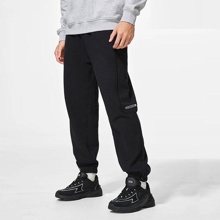 Li-Ning Badfive осенняя серия, однотонные свободные повседневные вязаные спортивные штаны с манжетами, мужские брюки черного цвета AKLS643-2