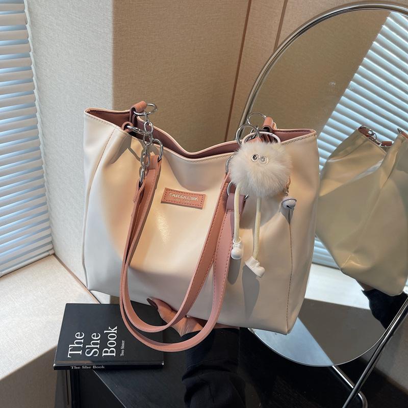 Вместительная сумка-тоут женская новая весенне-летняя контрастного цвета на плечо подмышку универсальная классная сумка для поездок