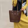 Ретро сумка женская большой вместимости 2025 новая осенне-зимняя повседневная на плечо под мышку популярная сумка-ведро для поездок в этом году