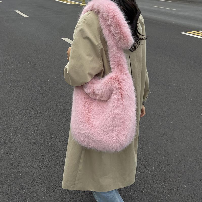 Plush bag women's large capacity 2025 new autumn and winter versatile Mao Mao shoulder armpit bag class commuter tote bag