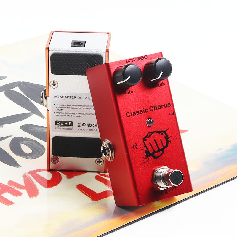 Компактная педаль эффектов для электрогитары: 10 эффектов, включая эквалайзер, дисторшн, овердрайв, фузз, хорус, симуляцию и задержку.