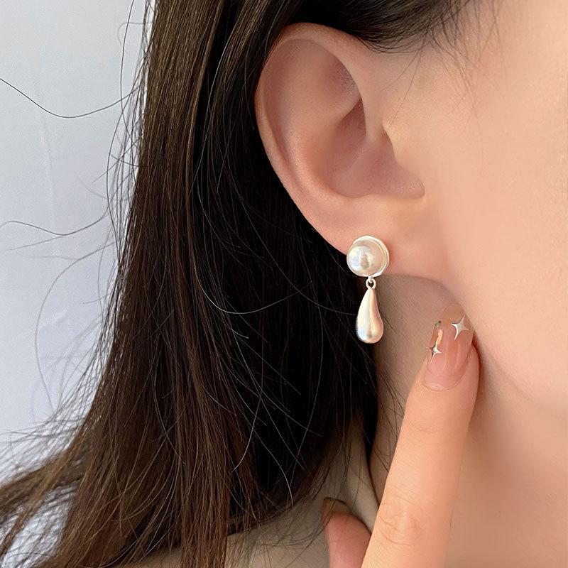 High-end French Retro Pearl Water Drop Earrings Lady Style Light Luxury Niche Design Sense Women
