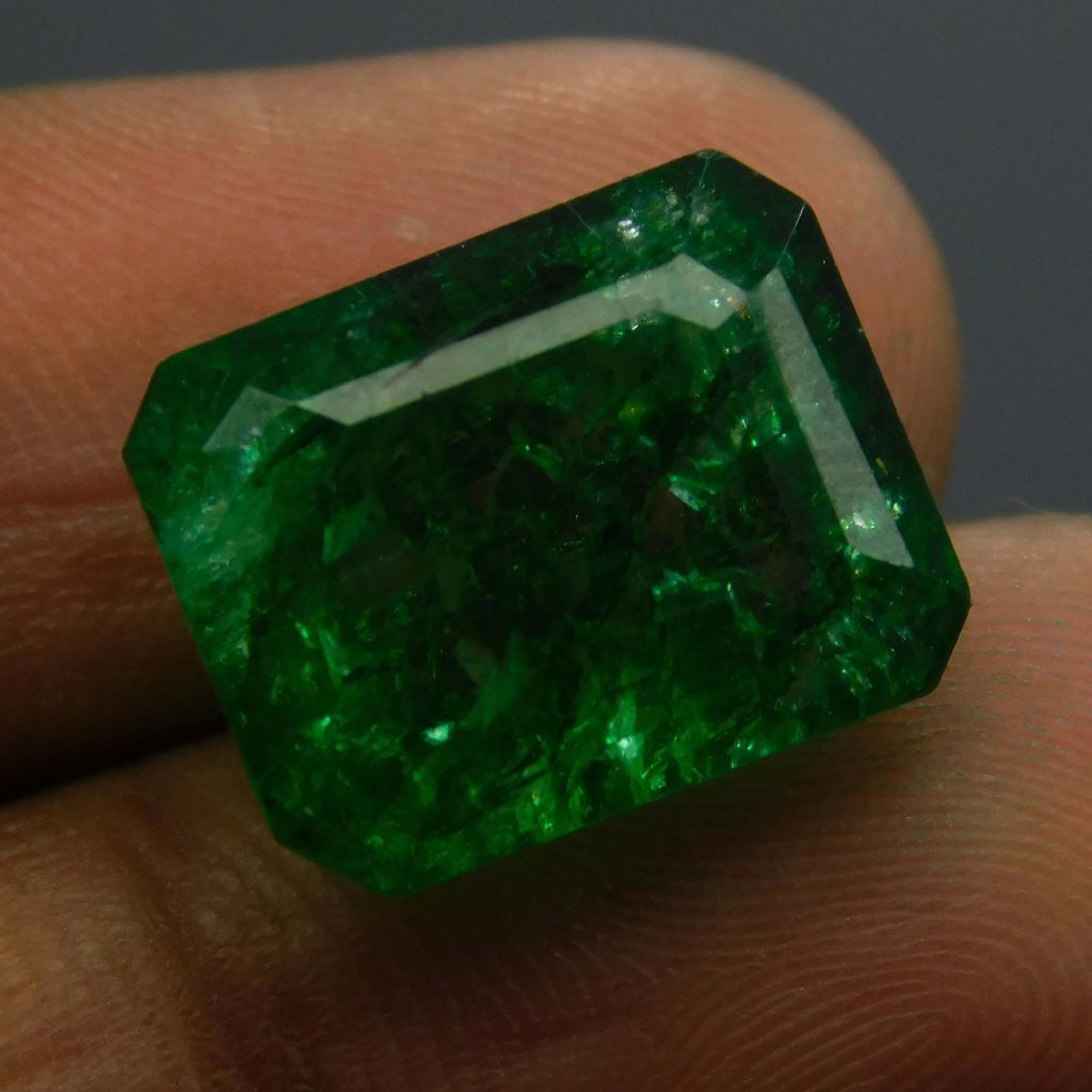 Green Colombian 9 Carat Natural Emerald Emerald Cut Loose Gemstone