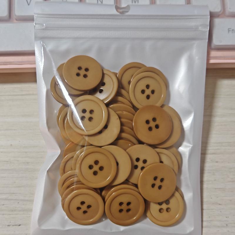 Круглые пуговицы для костюма из смолы 20 мм с тонким краем черного и белого цвета с 4 отверстиями