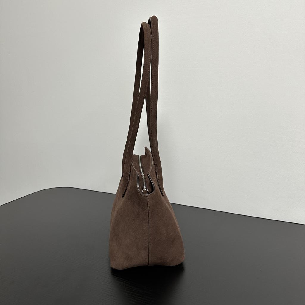2025 Новая сумка-тоут в стиле легкой роскоши, минималистичная, кофейного ретро-цвета, из замши, для commuters, универсальная, на плечо, под мышку, женская сумка