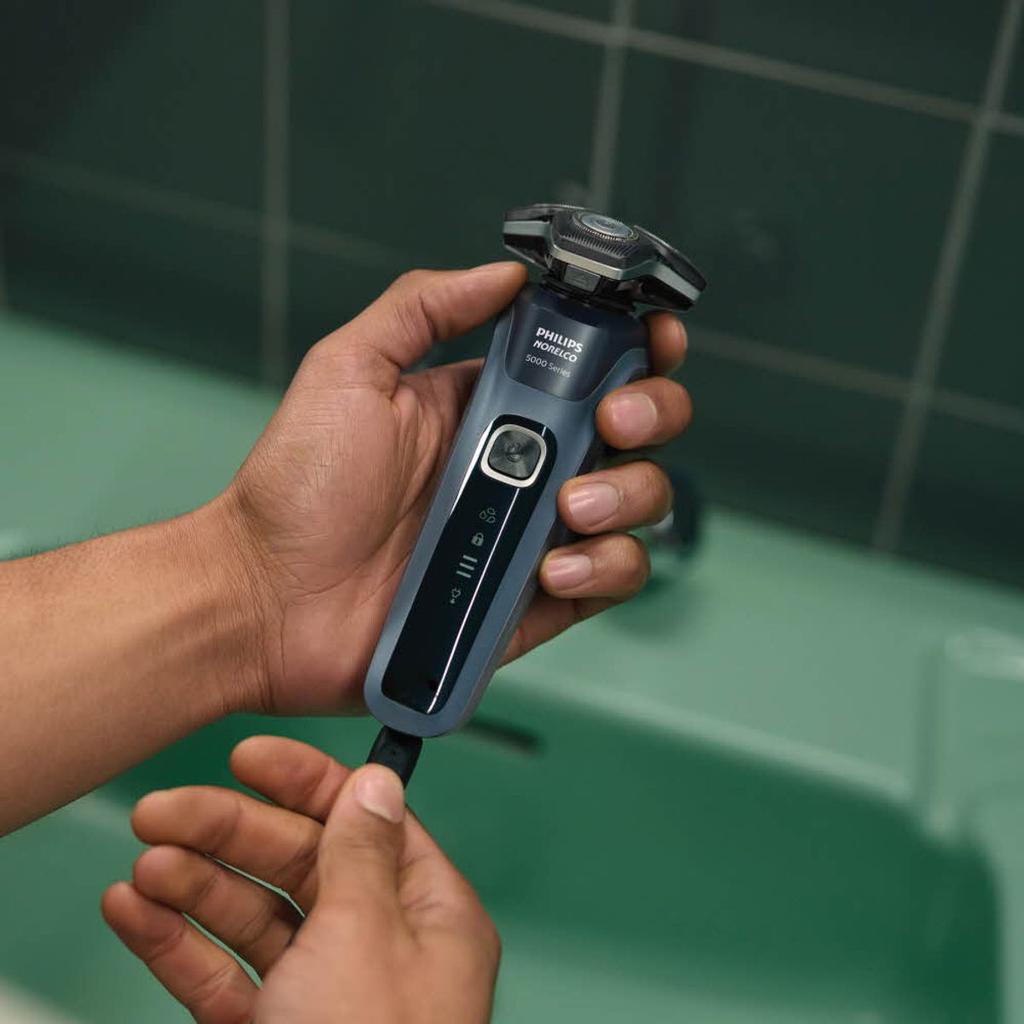 Электробритва SkinIQ серии 5000 S5880/33 Цвет: Океанский синий