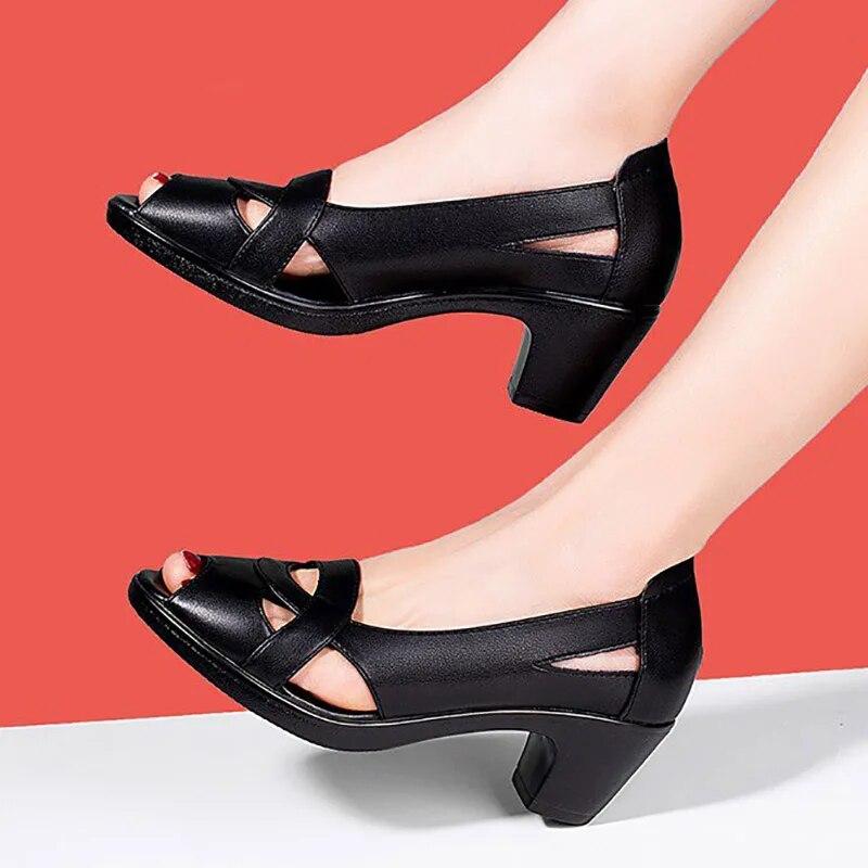 Женская мода Peep Toe Высококачественные летние черные кожаные туфли Женские повседневные удобные летние сандалии с открытым носком