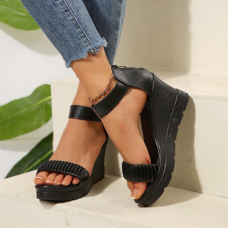 Модные женские босоножки на танкетке с открытым носком больших размеров, летние новые сандалии на платформе с ремешком на щиколотке для женщин, уличные повседневные сандалии на высоком каблуке