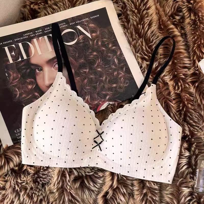 Sweet polka dots without traces gather small breasts, close secondary breasts, prevent sagging, comfortable thin bra cover, sexy and pure desire