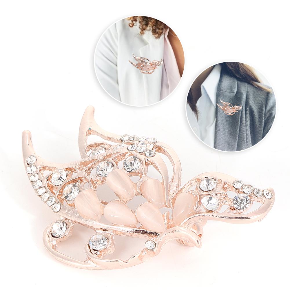 Мода Женщины Стразы Форма Бабочки Брошь Булавка на Воротник Аксессуар для Одежды Ювелирное Изделие Подарок